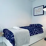 Jc Home In Mascot, Parking Available
