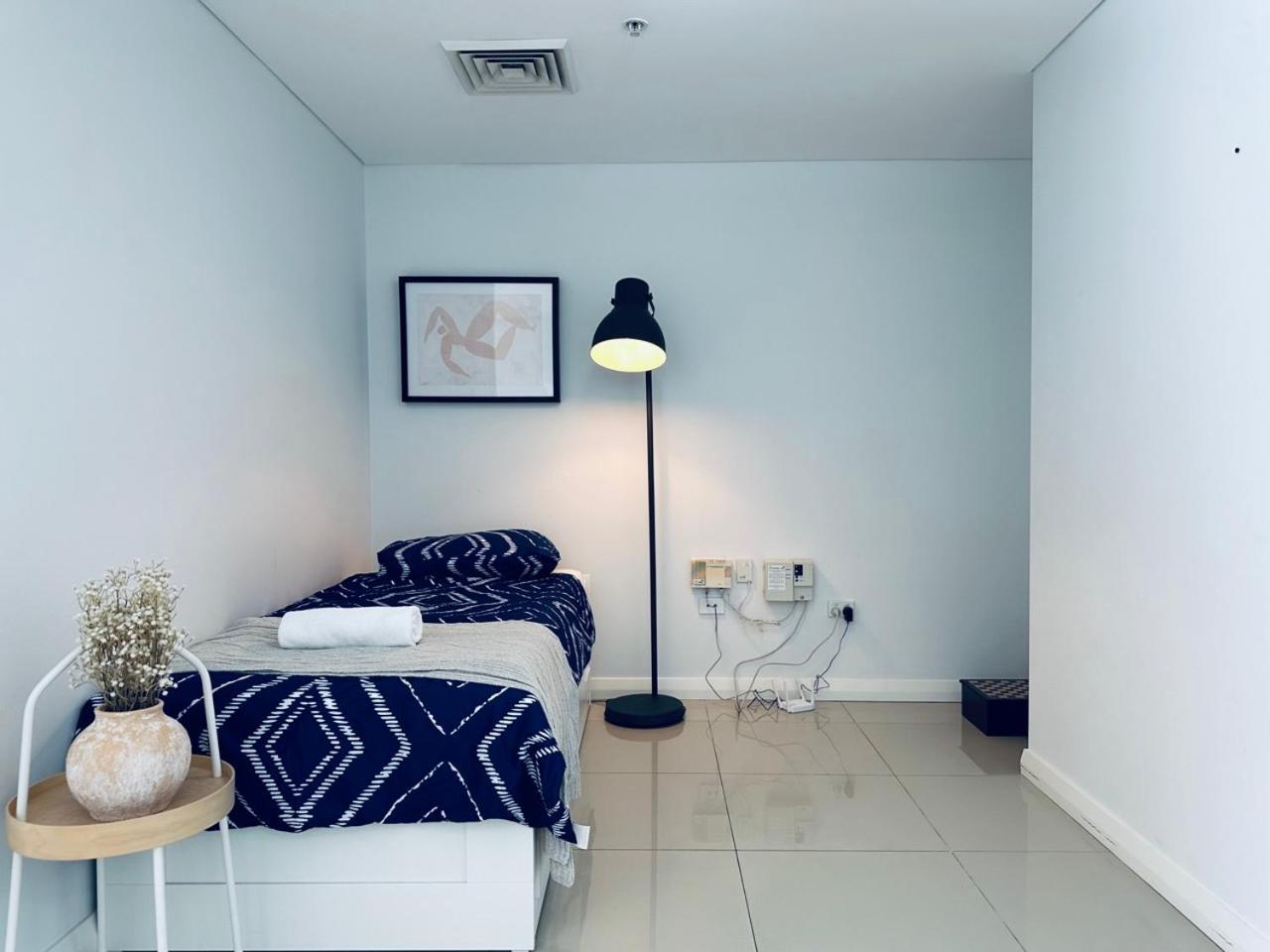 Apartment Jc In Mascot, Parking Available *